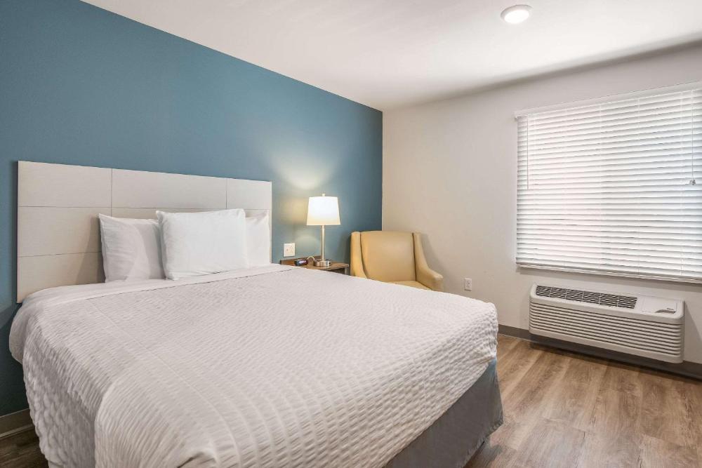 Standard Queen Room - Non-Smoking interior